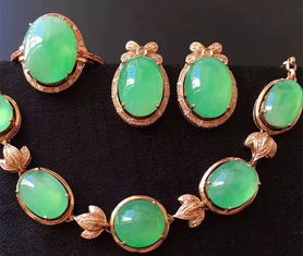 方寸之间见乾坤 小小翡翠蛋面，为何价值连城