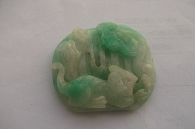 解锁翡翠把件盘玩秘诀 从黯淡到温润，掌握这些要点即可
